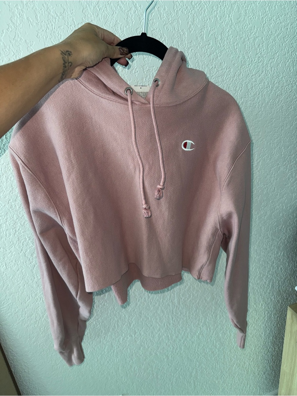 Champion Women's Cropped Hoodie in Dusty Pink